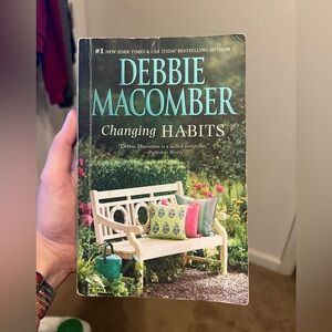 Changing Habits by Debbie Macomber - large soft cover book